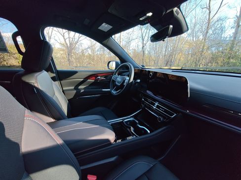 New 2026 Chevrolet Traverse Z71 w/ Driver Confidence Package image 24