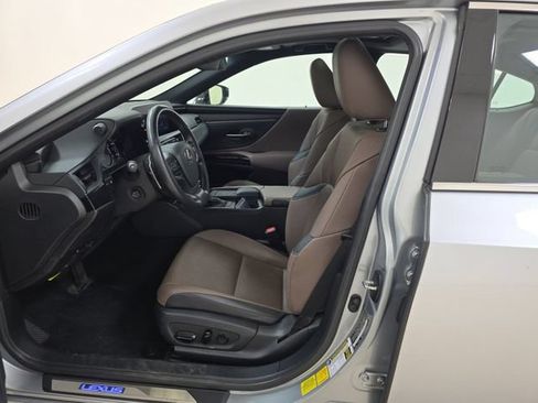 Used 2022 Lexus ES 300h w/ Premium Package FWD image 2