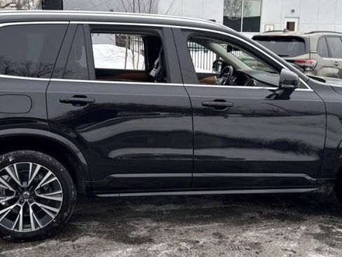 Used 2022 Volvo XC90 T6 Momentum w/ Climate Package image 9