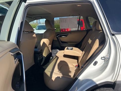 Used 2020 Toyota RAV4 Limited image 14