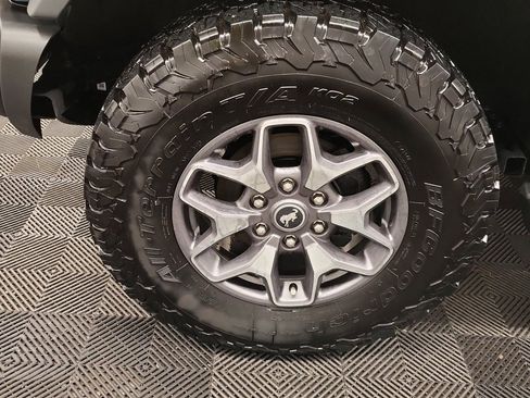 Used 2023 Ford Bronco Badlands image 11