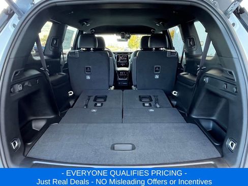 New 2025 Jeep Grand Cherokee L Laredo image 28