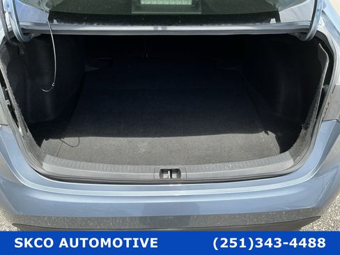 Used 2021 Toyota Corolla LE FWD image 21
