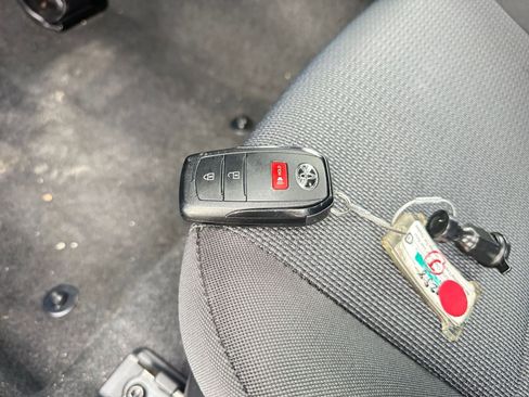 Used 2025 Toyota Prius LE image 22