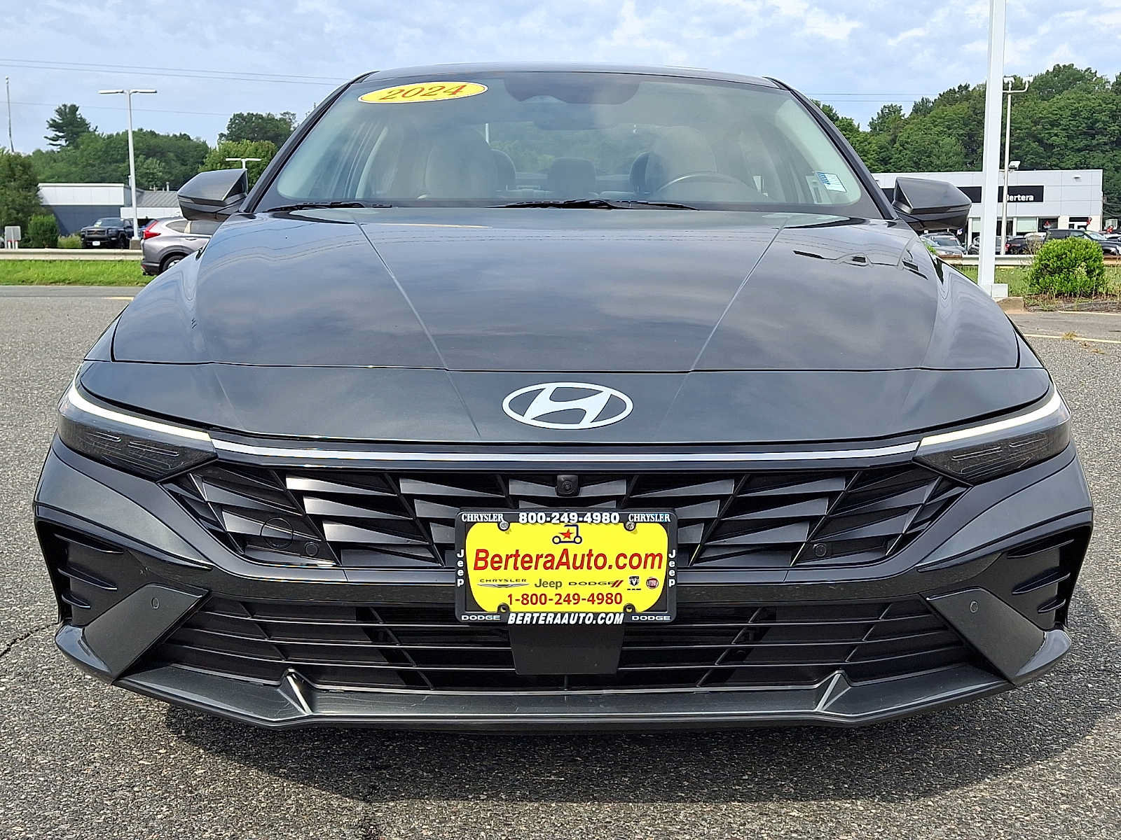 Used 2024 Hyundai Elantra Limited FWD image 2
