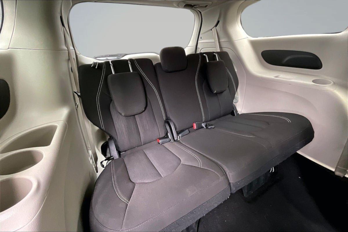 Used 2023 Chrysler Voyager LX FWD image 28