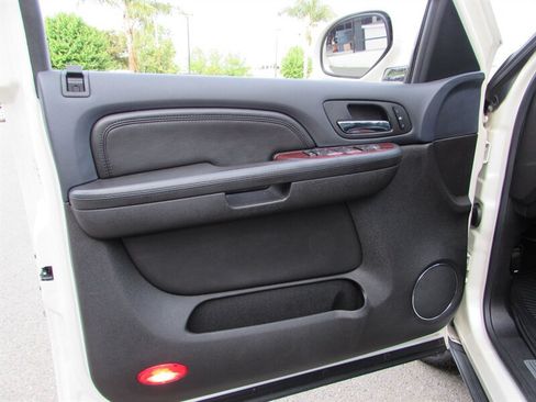 Used 2008 Cadillac Escalade AWD image 7