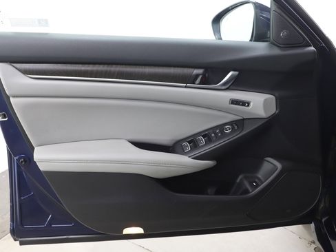 Used 2018 Honda Accord Touring image 20