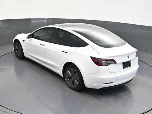 Used 2022 Tesla Model 3 Standard Range RWD image 16