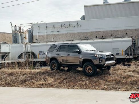 Used 2019 Toyota 4Runner TRD Off-Road Premium image 18