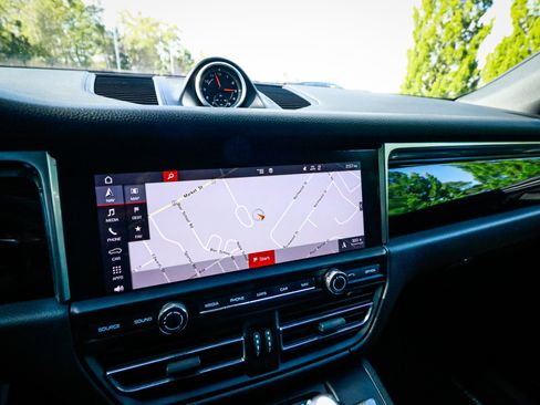 Used 2019 Porsche Macan image 25