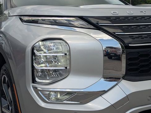 Used 2024 Mitsubishi Outlander SE image 9