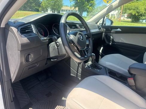 Used 2020 Volkswagen Tiguan SEL FWD image 11