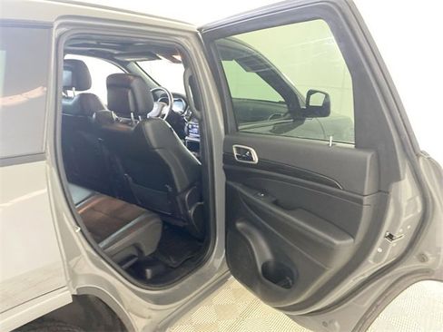 Used 2022 Jeep Grand Cherokee Laredo X image 32