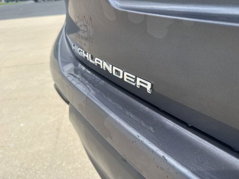 Used 2023 Toyota Highlander XLE FWD image 10