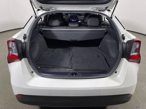 Certified 2019 Toyota Prius LE w/ Carpet Mat Package FWD image 10