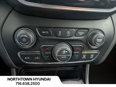 Used 2019 Jeep Cherokee Limited image 19