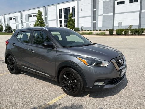 Used 2020 Nissan Kicks SR w/ SR Premium Package FWD image 3