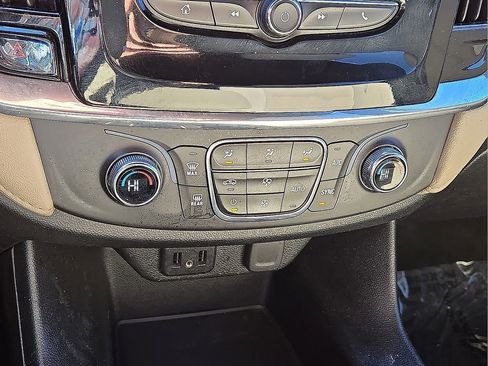 Used 2023 Chevrolet Traverse LS image 28