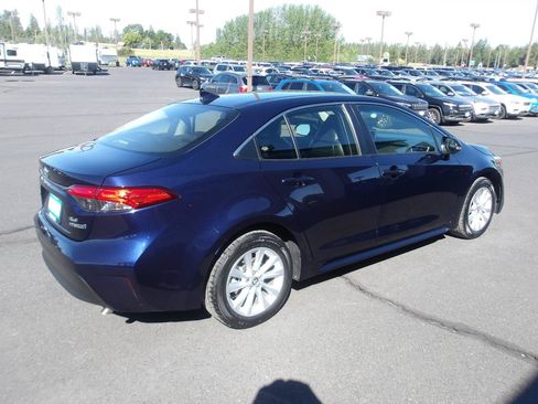 Used 2023 Toyota Corolla XLE w/ Carpet Mat Package (TMS) FWD image 5