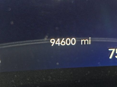 Used 2023 Chrysler Pacifica Touring-L FWD image 25