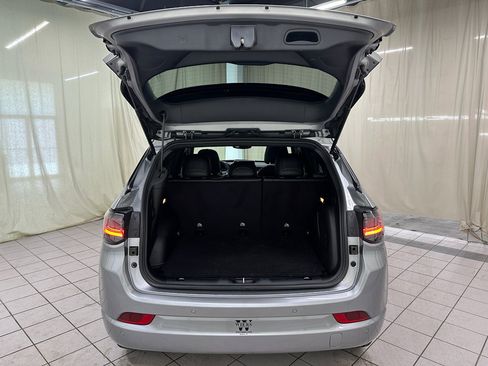 Used 2024 Jeep Compass Limited w/ High Altitude Package image 8