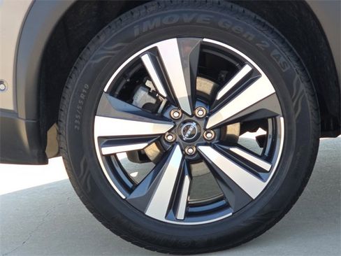 Used 2023 Nissan Rogue SL w/ SL Premium Package image 9