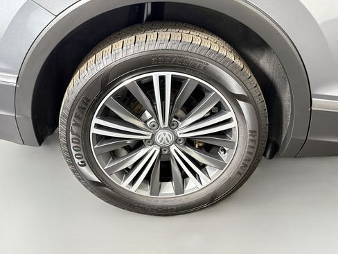 Used 2019 Volkswagen Tiguan SE FWD image 33