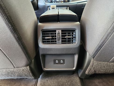 Used 2024 Nissan Rogue SV FWD image 32