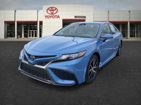 Certified 2024 Toyota Camry SE image 1