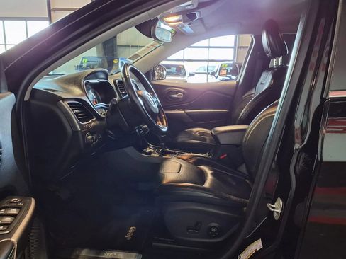 Used 2019 Jeep Cherokee Limited AWD/4WD image 18