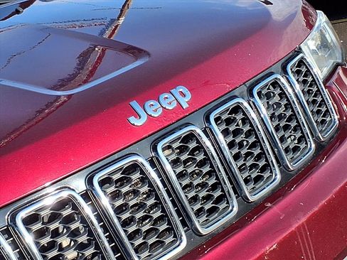 Used 2017 Jeep Grand Cherokee Limited image 32