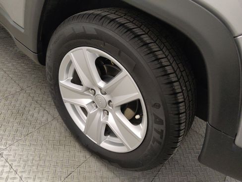 Used 2022 Jeep Compass Latitude FWD image 31