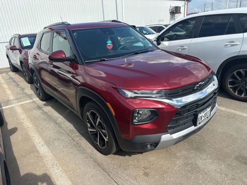 Used 2022 Chevrolet TrailBlazer LT w/ Confidence II Package FWD image 3