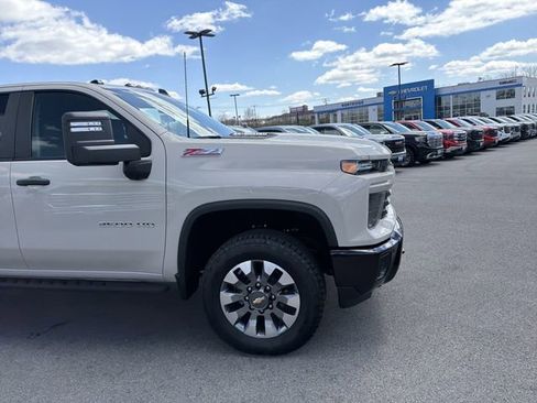 New 2026 Chevrolet Silverado 2500 Custom w/ Custom Value Package AWD/4WD image 4