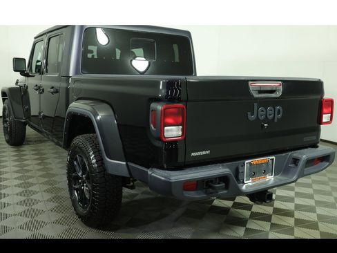 Used 2021 Jeep Gladiator Sport image 11