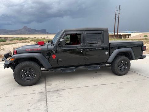 Used 2023 Jeep Gladiator Sport w/ Trailer Tow Package AWD/4WD image 5