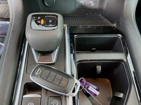 Used 2024 Nissan Pathfinder SV w/ Black Appearance Package image 24