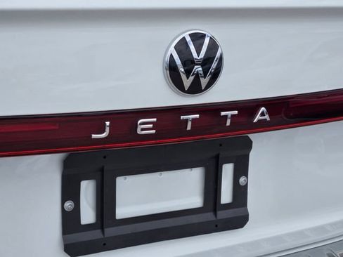 New 2026 Volkswagen Jetta SE FWD image 10