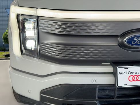 Used 2023 Ford F150 Lightning XLT image 10