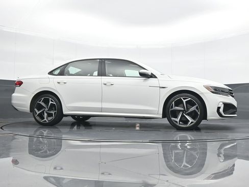 Used 2020 Volkswagen Passat 2.0T R-Line image 22