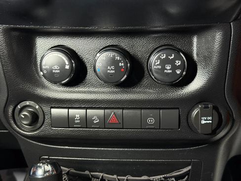 Used 2012 Jeep Wrangler Rubicon w/ PWR Convenience Group AWD/4WD image 30