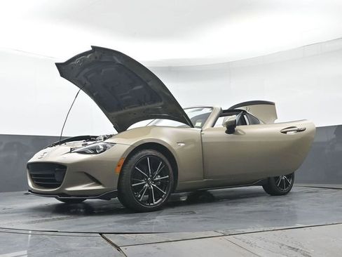 Used 2024 MAZDA MX-5 Miata RF Grand Touring w/ Appearance Package image 41