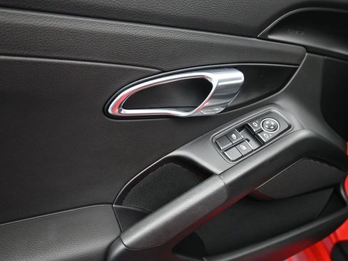 Used 2017 Porsche 718 Boxster image 9