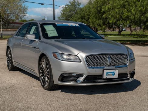 Used 2017 Lincoln Continental Select image 1