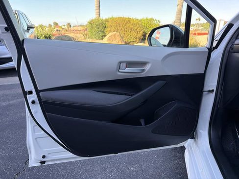 Used 2021 Toyota Corolla LE FWD image 20