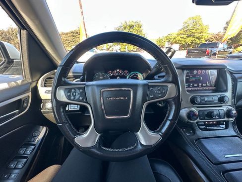 Used 2018 GMC Yukon Denali image 32