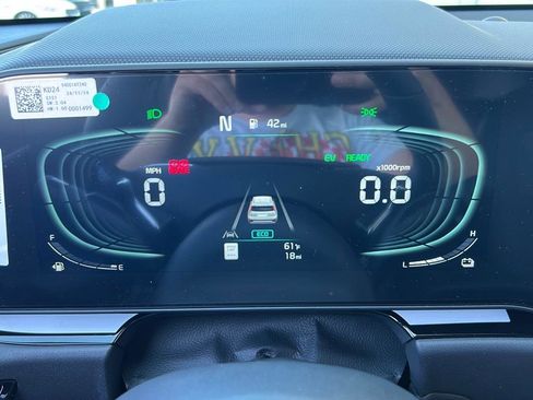 New 2025 Kia Niro EX image 26