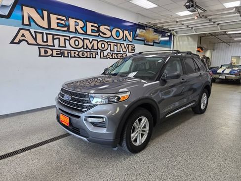 Used 2023 Ford Explorer XLT w/ Equipment Group 202A AWD/4WD image 1