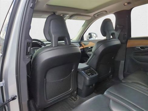 Used 2022 Volvo XC90 T6 Momentum w/ Advanced Package image 18